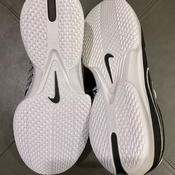 NWOT Nike Men's Black and White Air Zoom G.T. Cut Academy Athletic Shoes - Picture 3 of 8